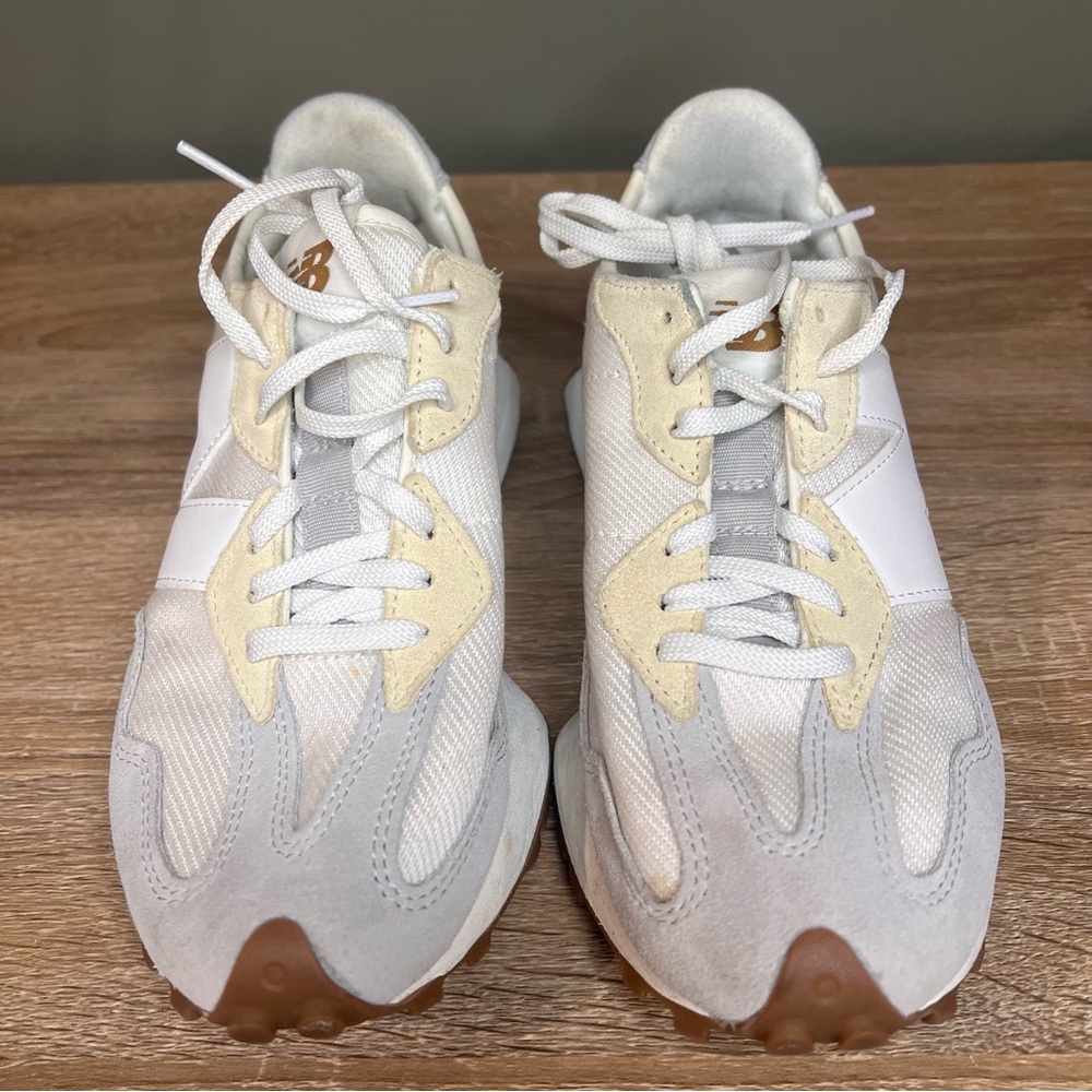 New Balance 327 Women’s Sneakers White Grey Gum Sole | Size 6.5 - Picture 2 of 7